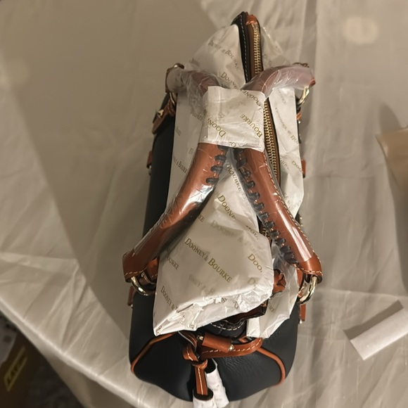 🔥🌝💰DOONEY & BOURKE BUNDLE BRAND 🔥 NEW HOT OFF THE SHELF WITH MATCHING WALLET - Picture 8 of 12